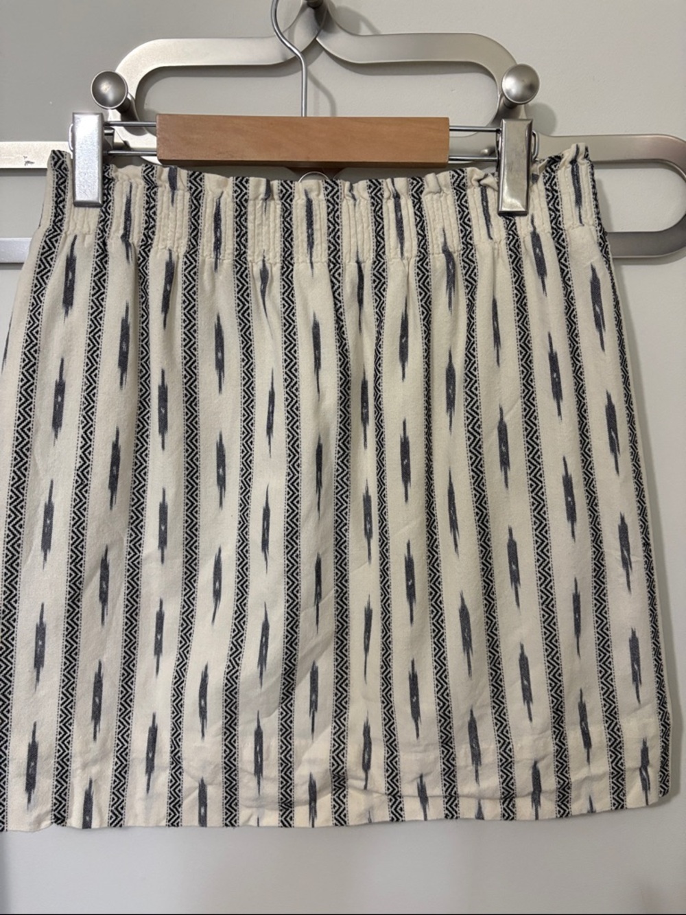 J. CREW Cream and Black Patterned Women’s Skirt. Size 6